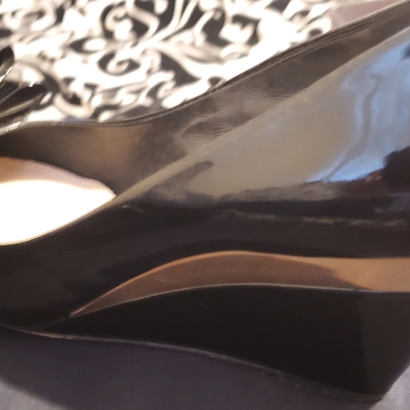 Vince Camuto-EUC, wedge heels - Picture 5 of 6